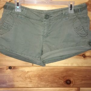 American Eagle green shorty cargo shorts.